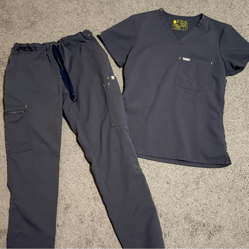 Vintage Figs Charcoal Scrub set xs but fits like xxs